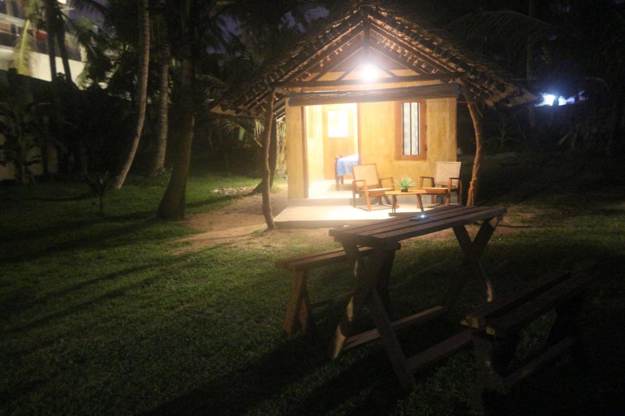 Hotel Beach Rip Rap Cabana And Guest Galle Exterior foto