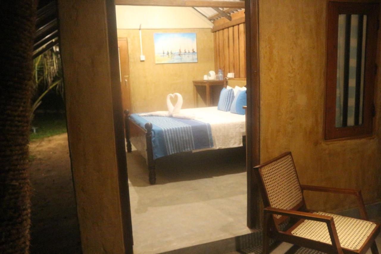 Hotel Beach Rip Rap Cabana And Guest Galle Exterior foto