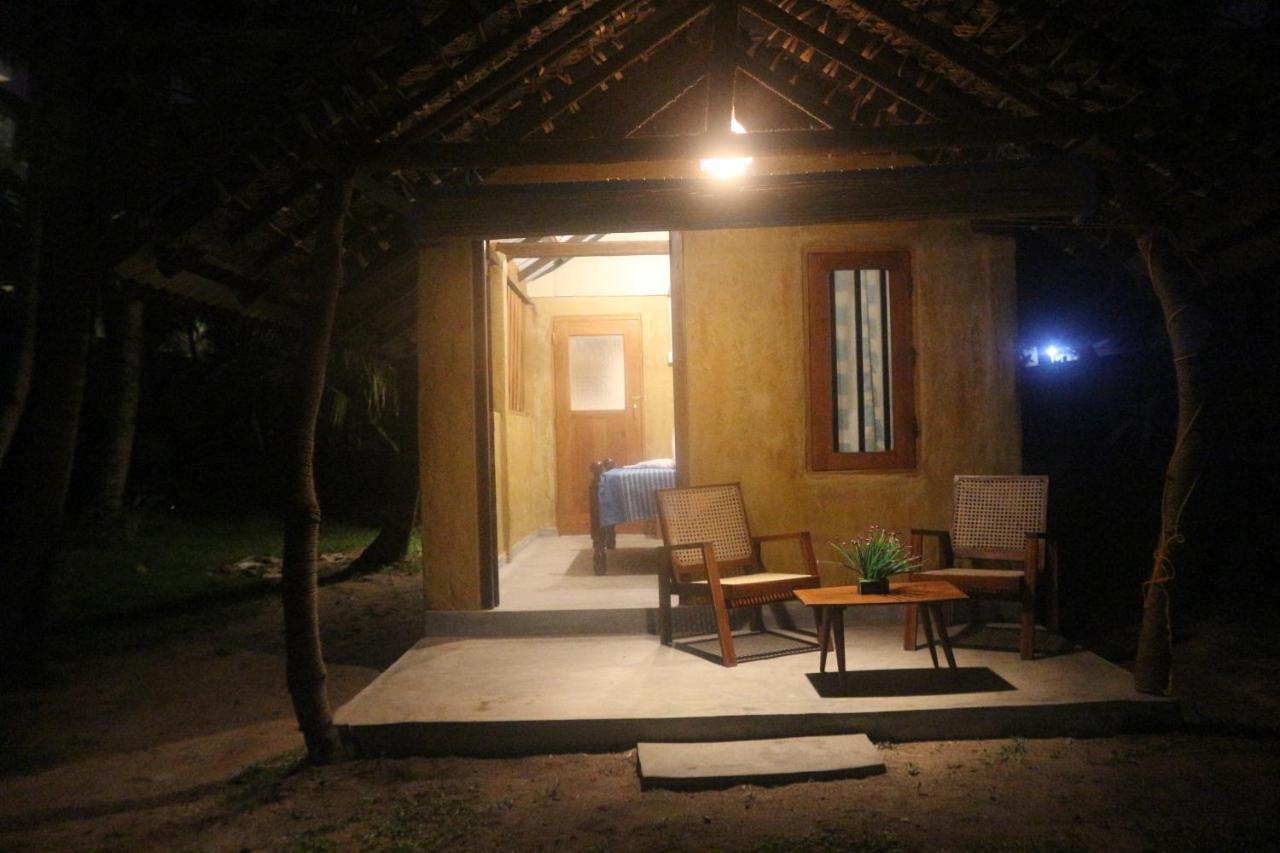 Hotel Beach Rip Rap Cabana And Guest Galle Exterior foto